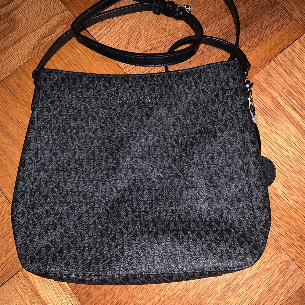 Michael Kors NWOT black jet set messenger bag